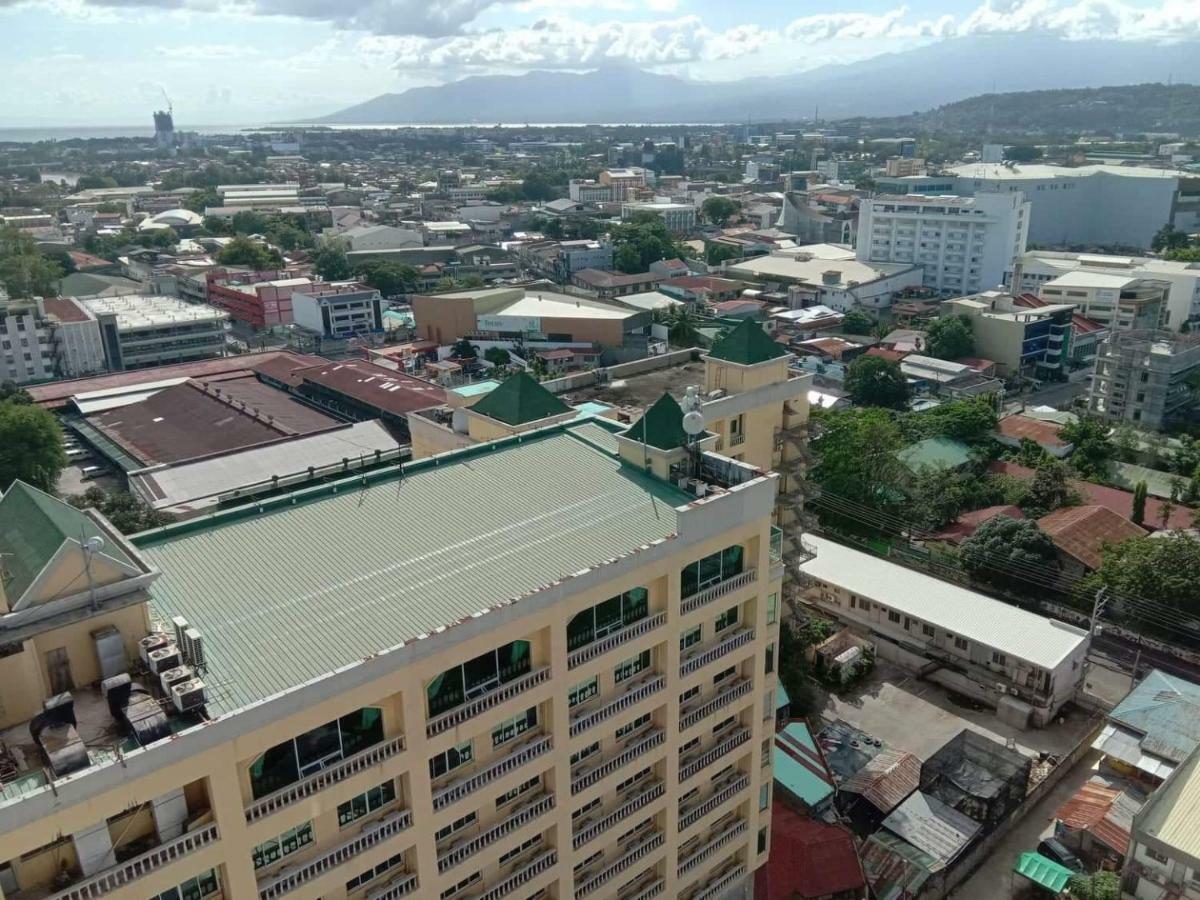 Apartamento Avida Towers Davao Exterior foto